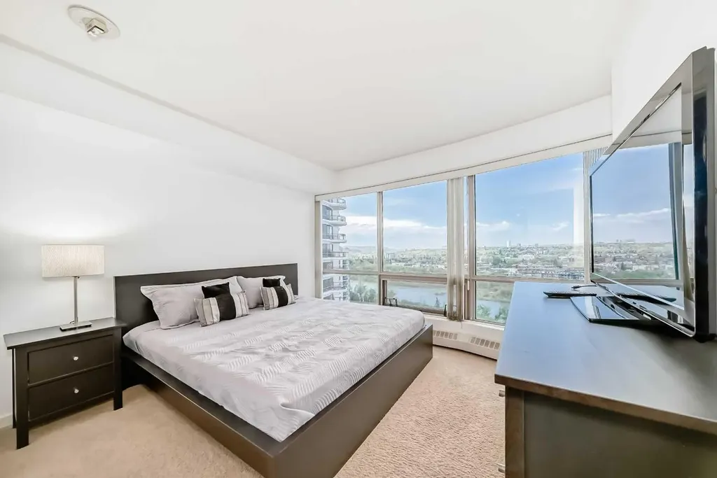1078 6 Avenue SW Calgary AB T2P5N6