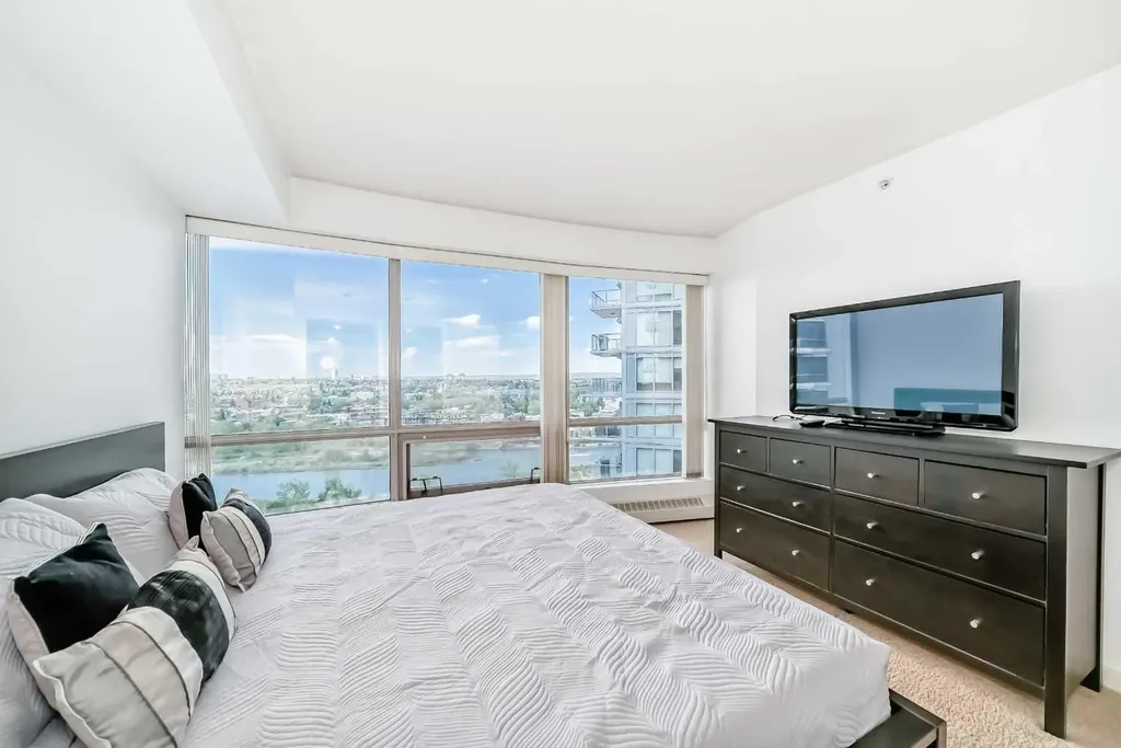 1078 6 Avenue SW Calgary AB T2P5N6