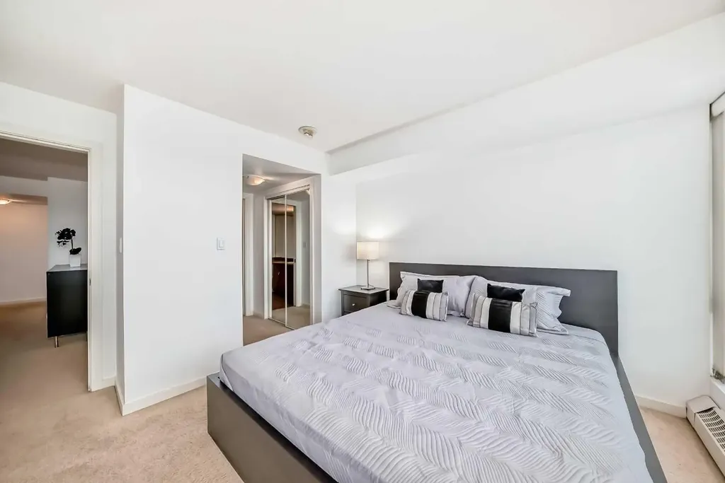 1078 6 Avenue SW Calgary AB T2P5N6