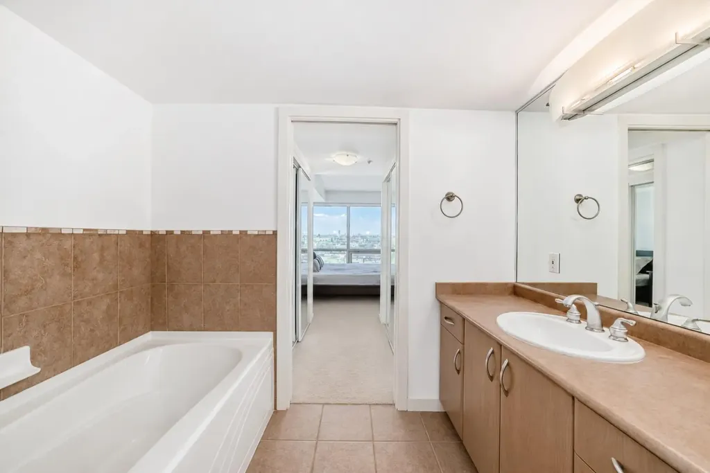 1078 6 Avenue SW Calgary AB T2P5N6