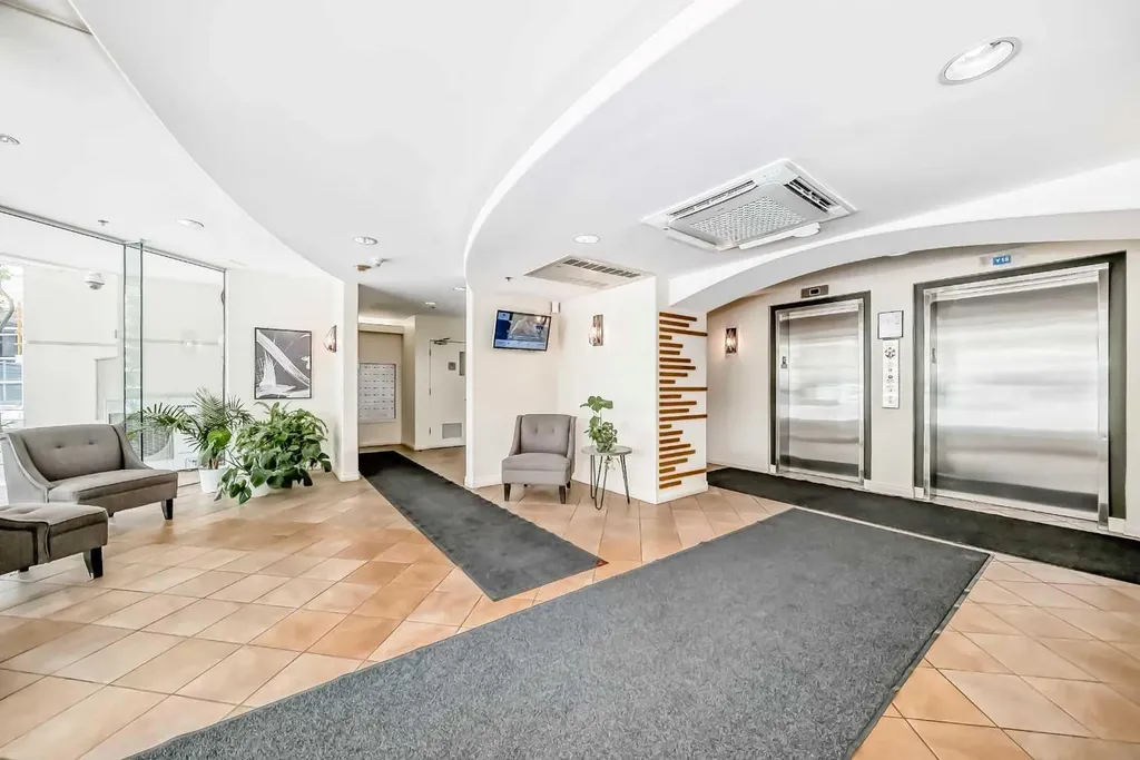 1078 6 Avenue SW Calgary AB T2P5N6