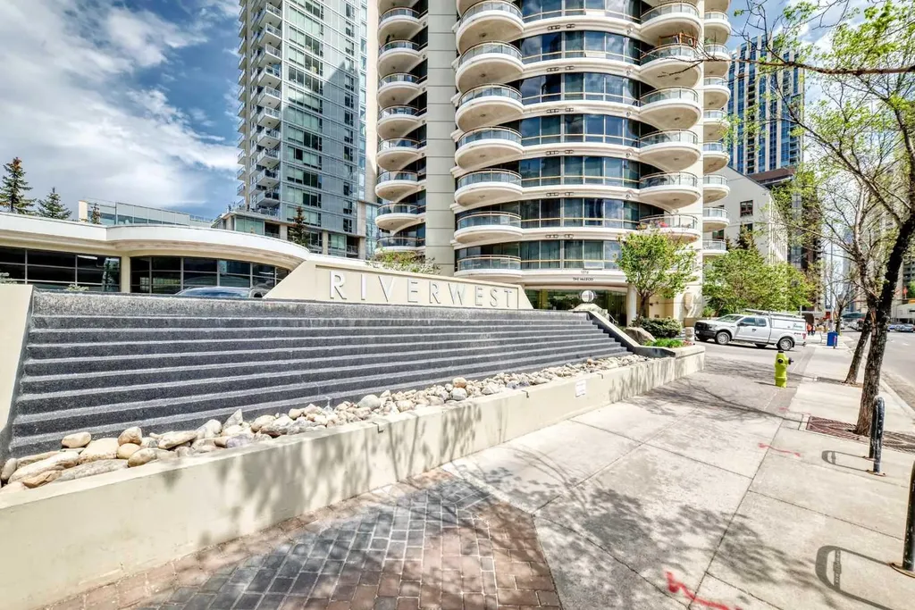 1078 6 Avenue SW Calgary AB T2P5N6