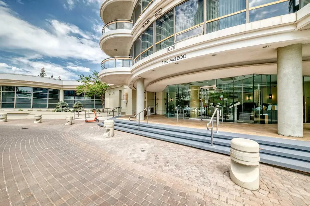 1078 6 Avenue SW Calgary AB T2P5N6
