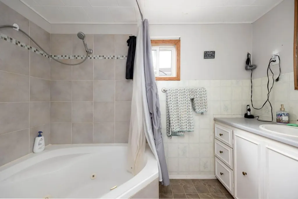 216 Grenfell Crescent Fort Mcmurray AB t9h 2m6