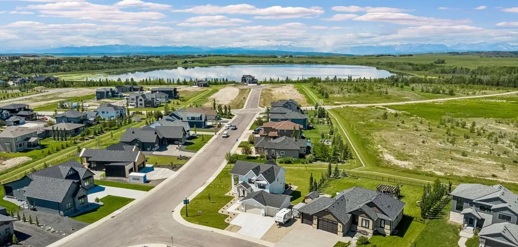 430 Monterra Bay Cochrane Lake AB T4C0G9
