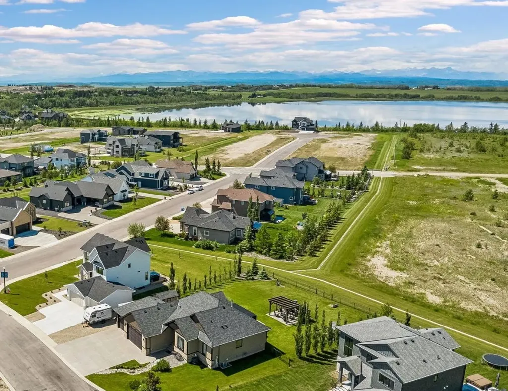 430 Monterra Bay Cochrane Lake AB T4C0G9