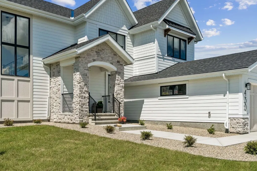 430 Monterra Bay Cochrane Lake AB T4C0G9