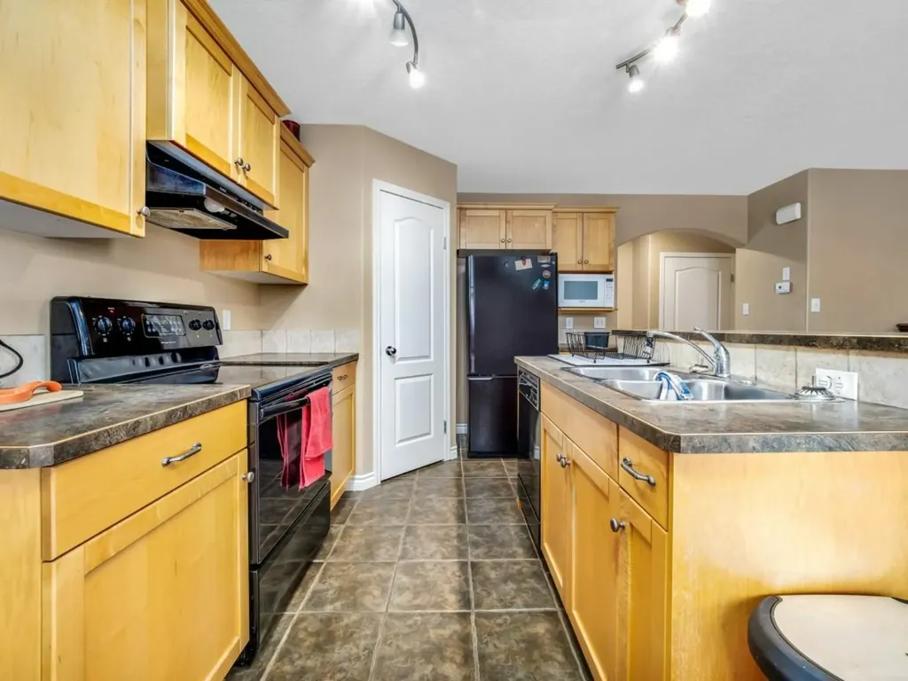 689 Blackfoot Terrace W Lethbridge AB T1K 7Y6