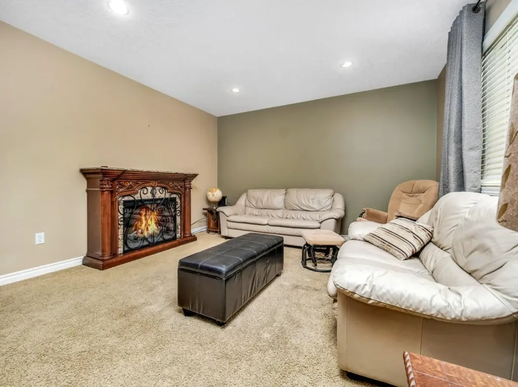 689 Blackfoot Terrace W Lethbridge AB T1K 7Y6