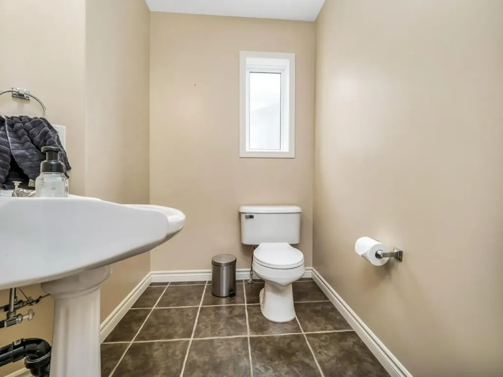 689 Blackfoot Terrace W Lethbridge AB T1K 7Y6
