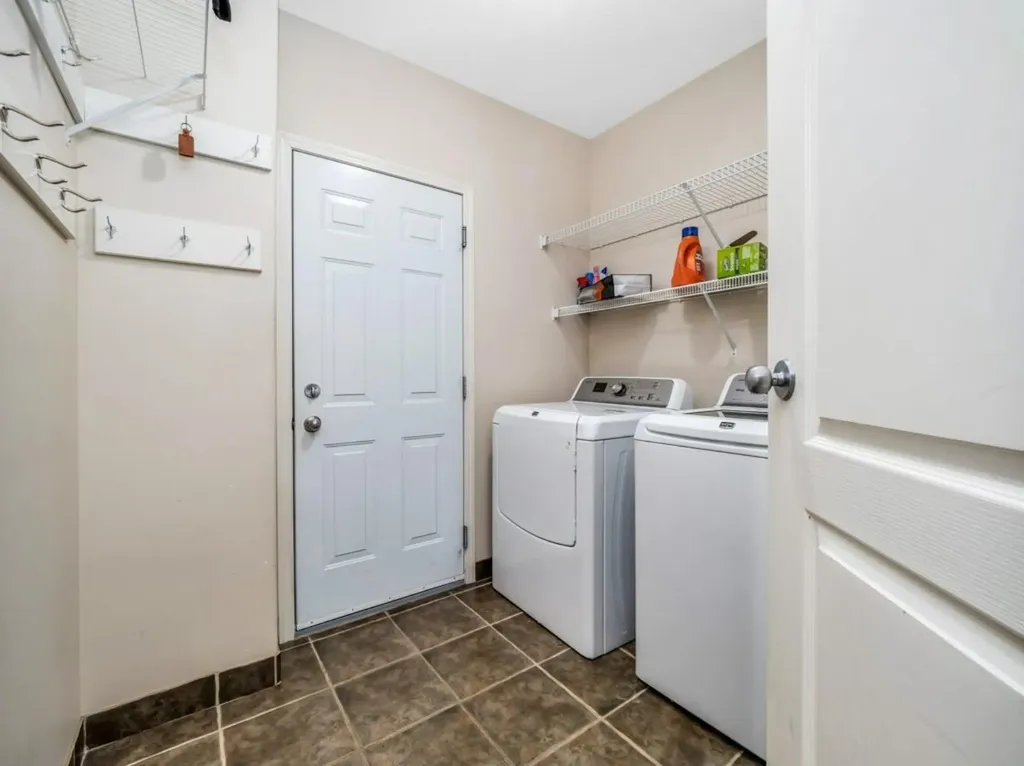 689 Blackfoot Terrace W Lethbridge AB T1K 7Y6