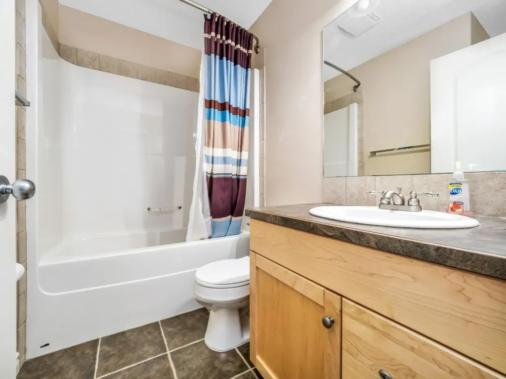 689 Blackfoot Terrace W Lethbridge AB T1K 7Y6