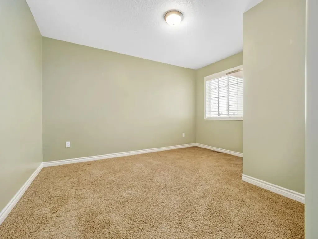 689 Blackfoot Terrace W Lethbridge AB T1K 7Y6