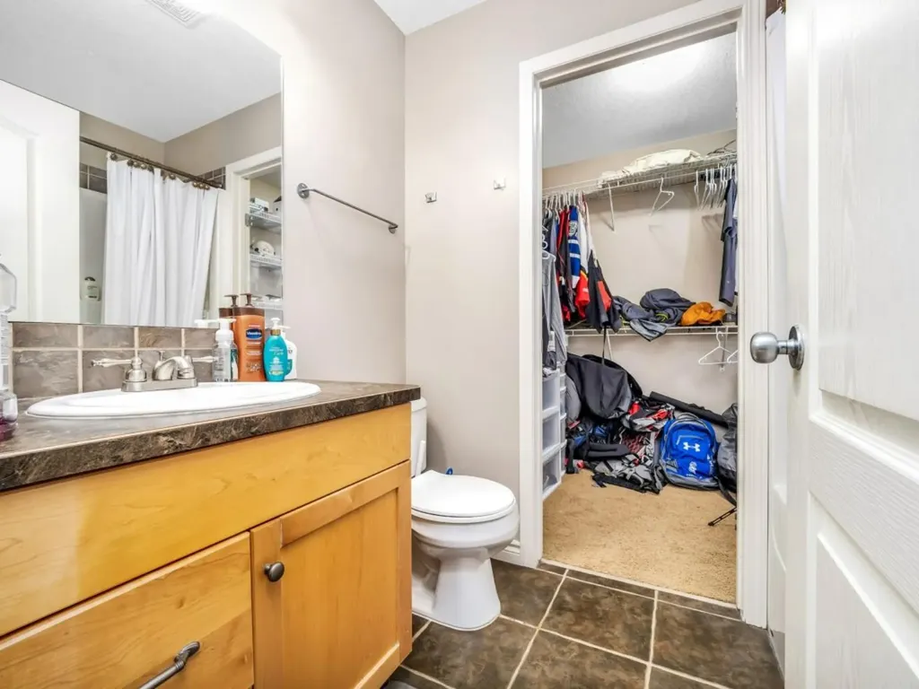 689 Blackfoot Terrace W Lethbridge AB T1K 7Y6