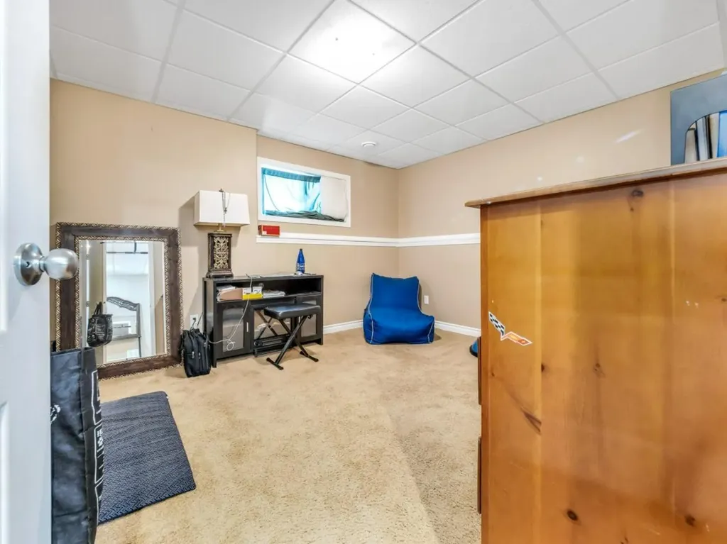 689 Blackfoot Terrace W Lethbridge AB T1K 7Y6