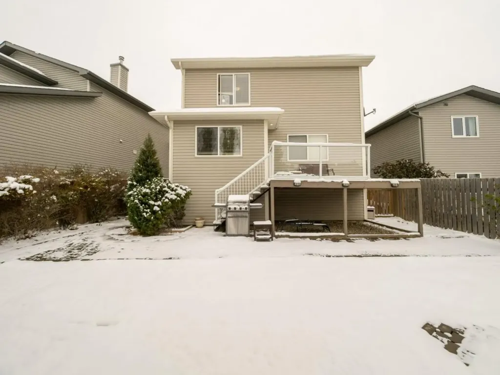 689 Blackfoot Terrace W Lethbridge AB T1K 7Y6