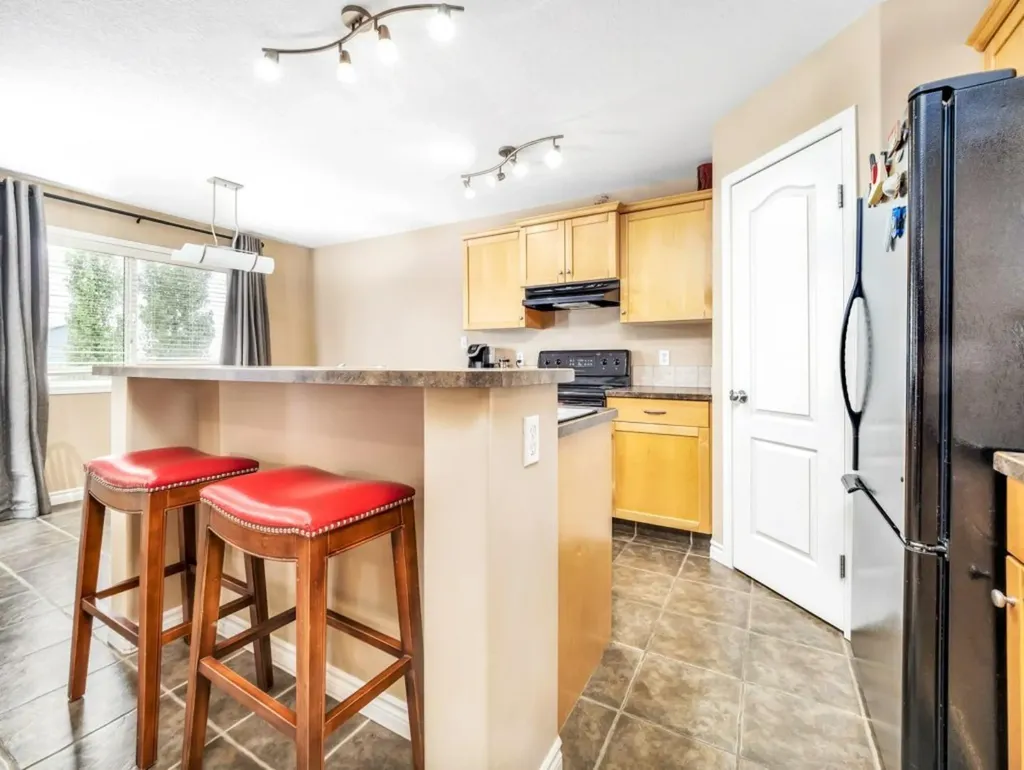 689 Blackfoot Terrace W Lethbridge AB T1K 7Y6