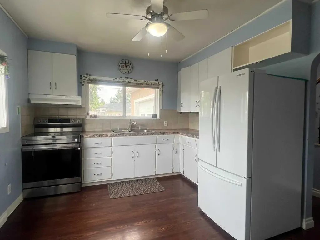 4238 5 Avenue Edson AB T7E 1A7