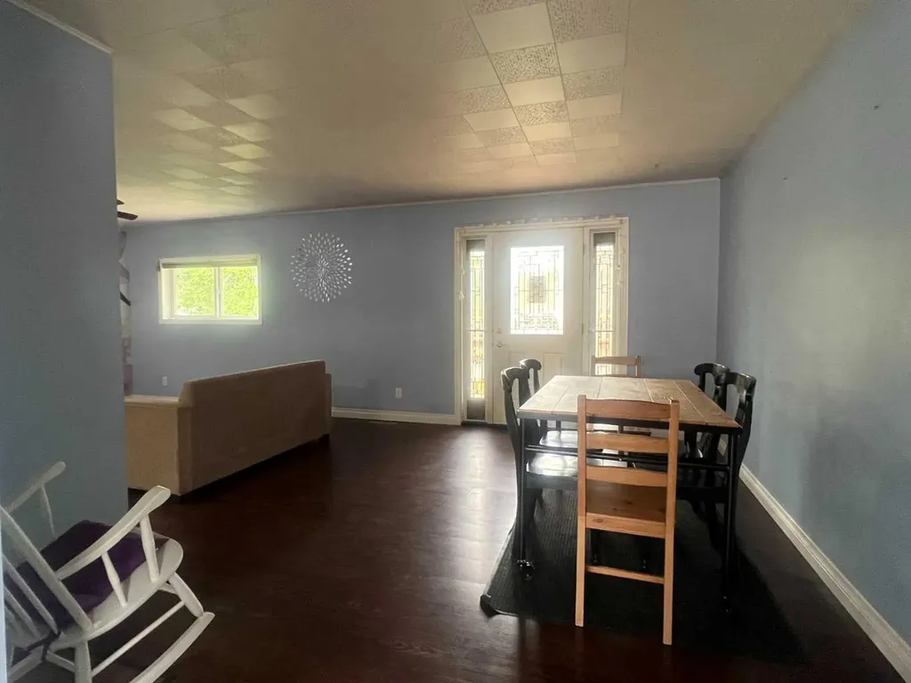 4238 5 Avenue Edson AB T7E 1A7
