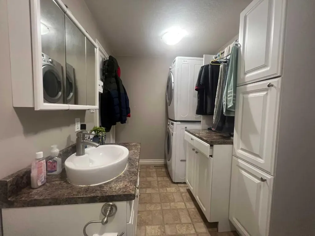 4238 5 Avenue Edson AB T7E 1A7
