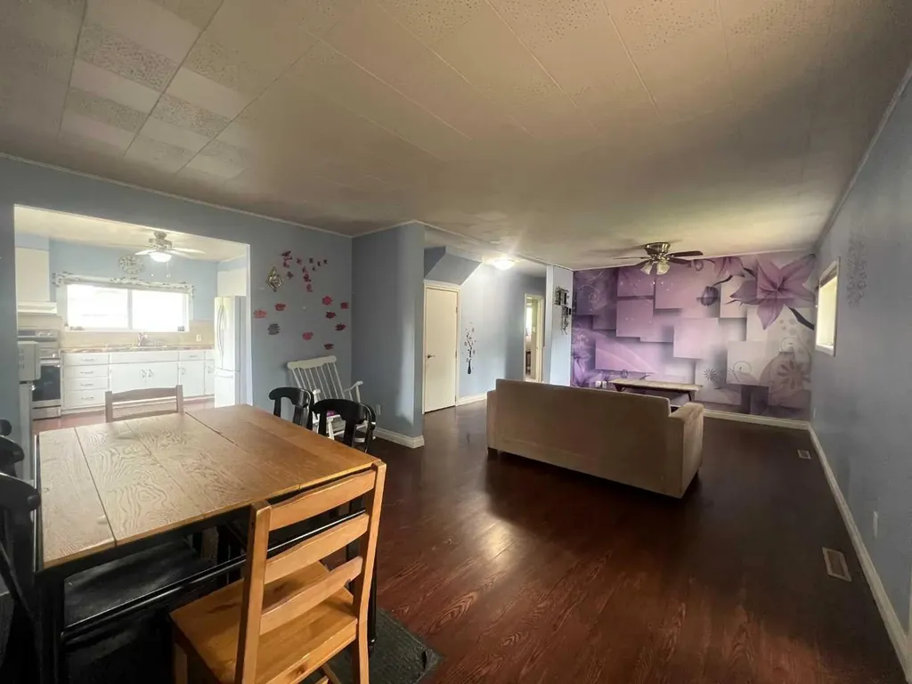 4238 5 Avenue Edson AB T7E 1A7