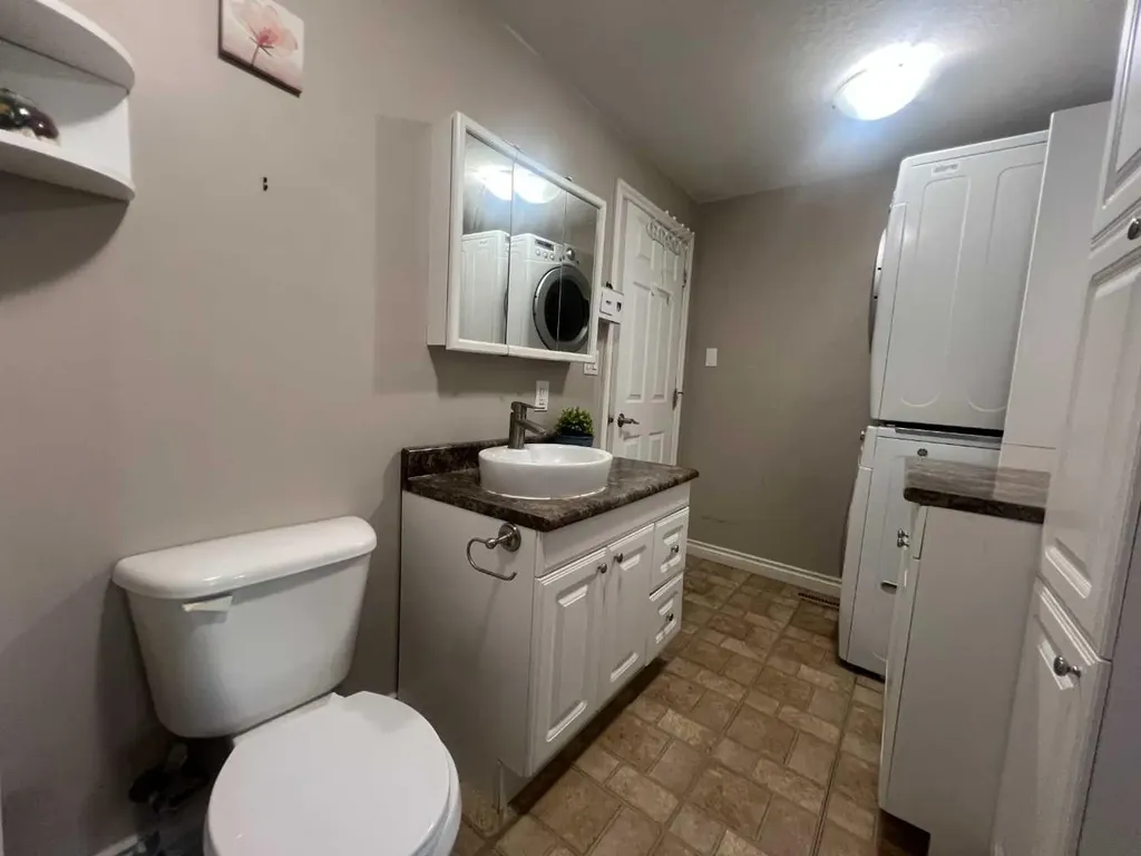 4238 5 Avenue Edson AB T7E 1A7