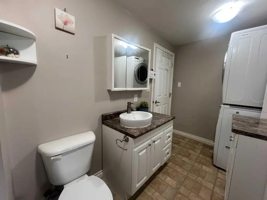 4238 5 Avenue Edson AB T7E 1A7