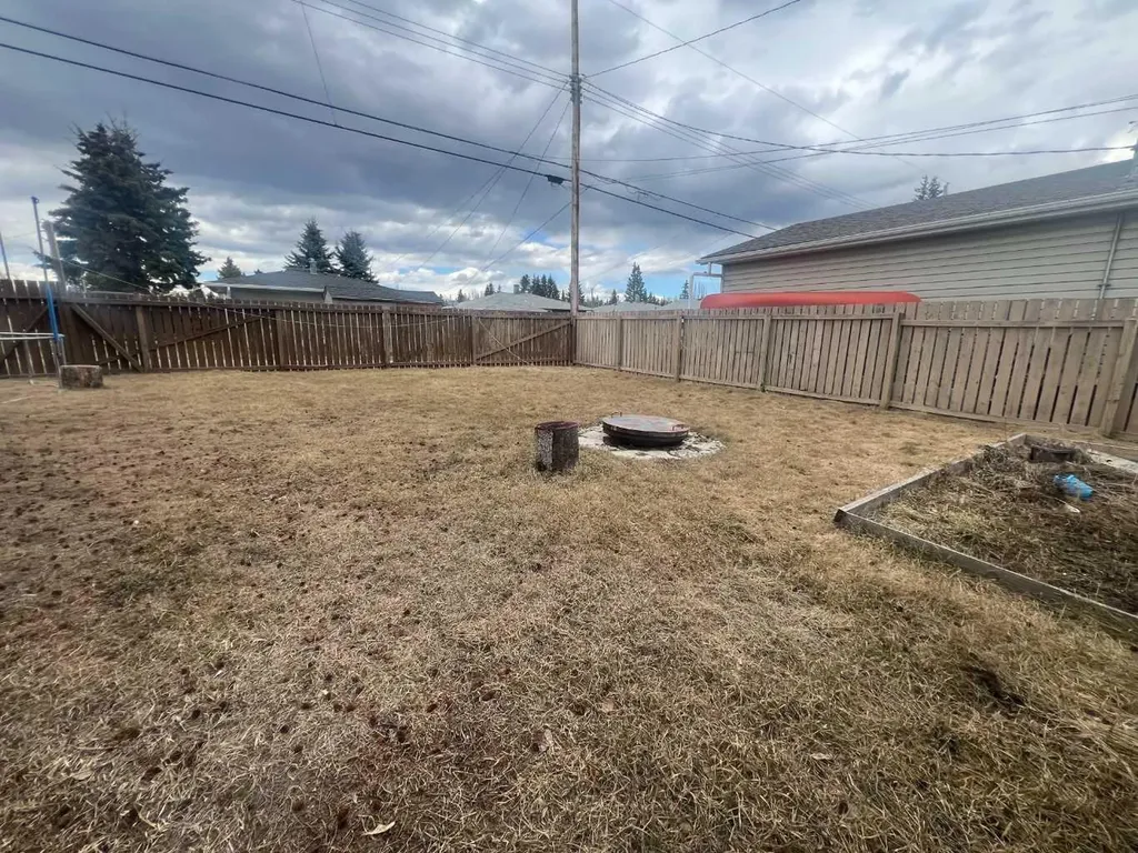 4238 5 Avenue Edson AB T7E 1A7
