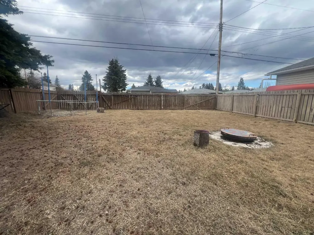 4238 5 Avenue Edson AB T7E 1A7