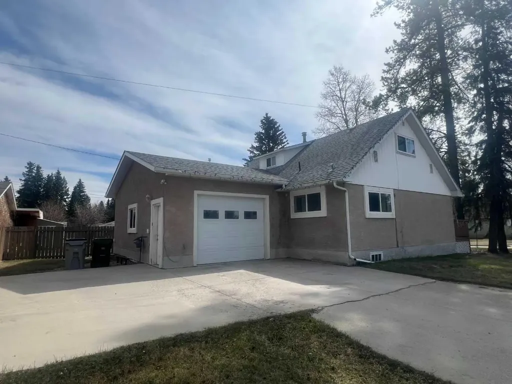 4238 5 Avenue Edson AB T7E 1A7