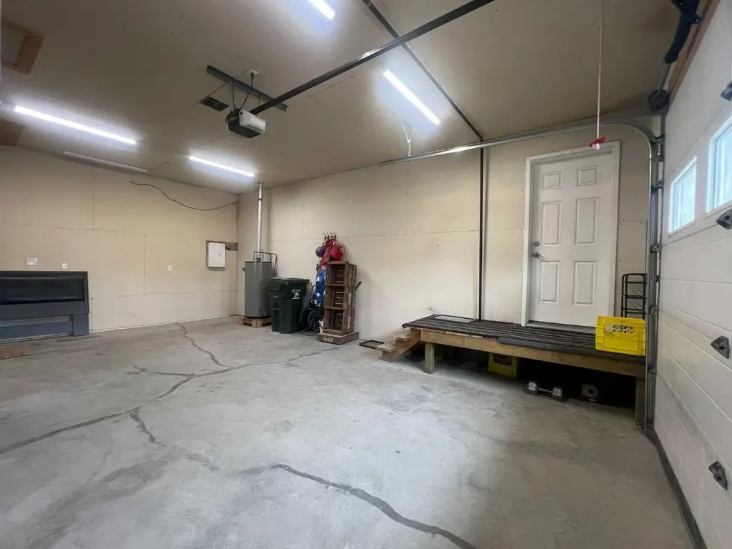 4238 5 Avenue Edson AB T7E 1A7