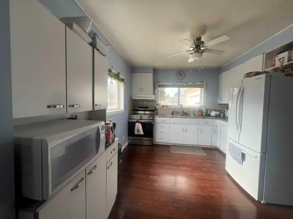 4238 5 Avenue Edson AB T7E 1A7