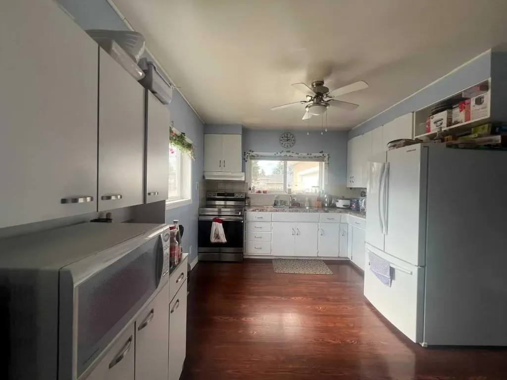 4238 5 Avenue Edson AB T7E 1A7