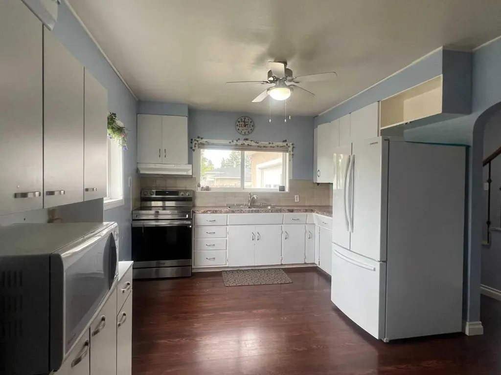 4238 5 Avenue Edson AB T7E 1A7