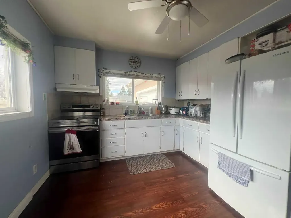 4238 5 Avenue Edson AB T7E 1A7