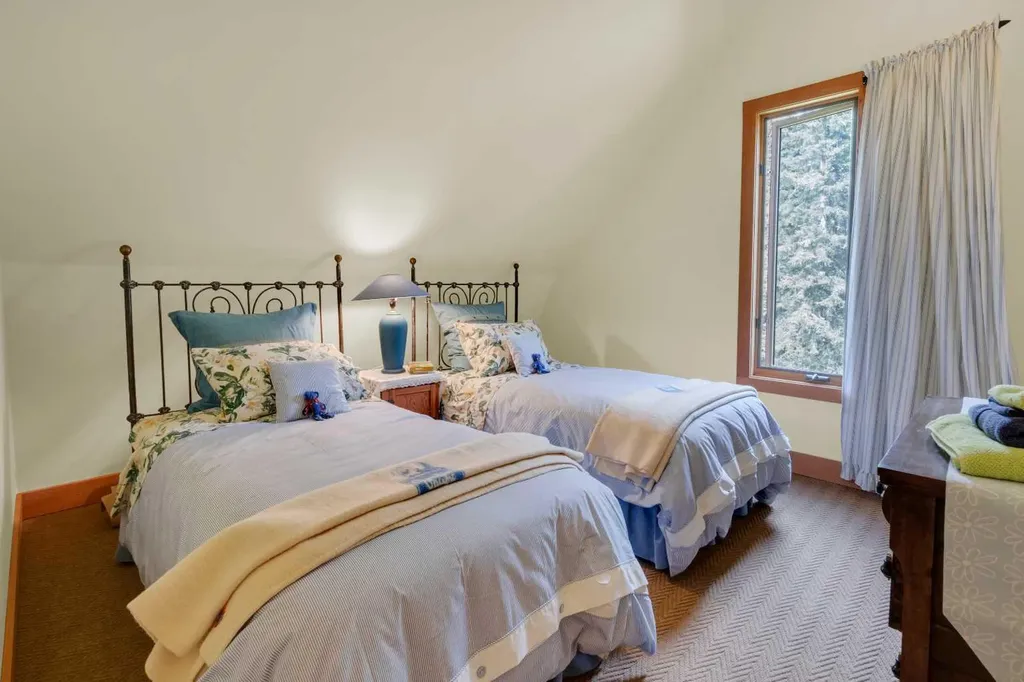 29542 Range Road 52 Rural Mountain View County AB T0M 2E0