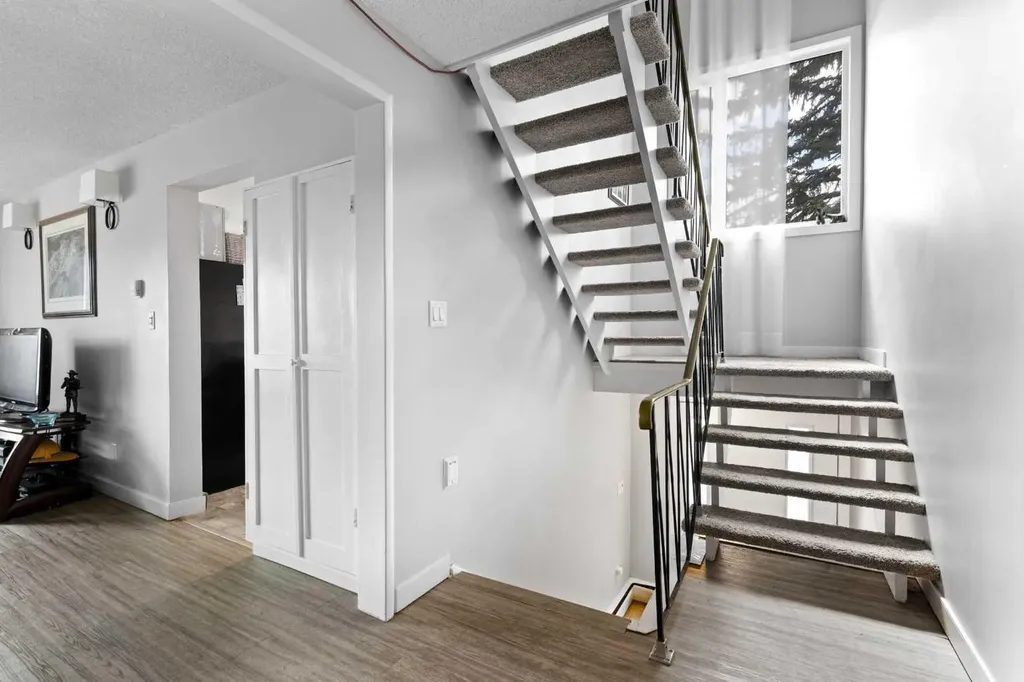 3130 66 Avenue SW Calgary AB T3E 5K8