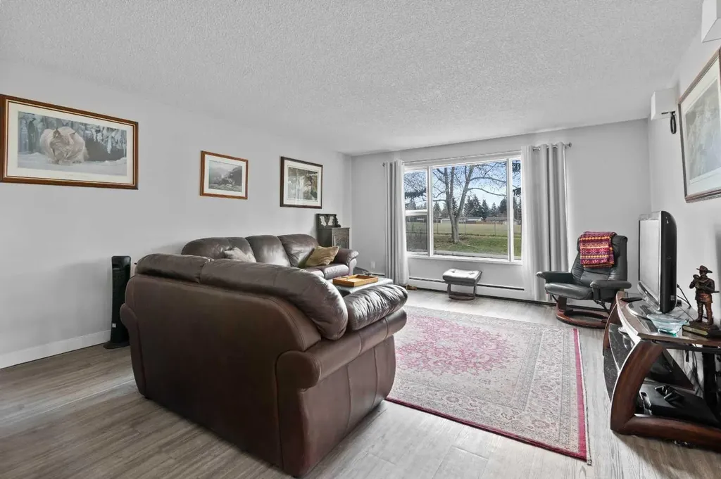 3130 66 Avenue SW Calgary AB T3E 5K8
