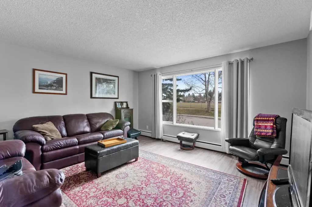 3130 66 Avenue SW Calgary AB T3E 5K8