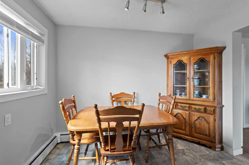 3130 66 Avenue SW Calgary AB T3E 5K8