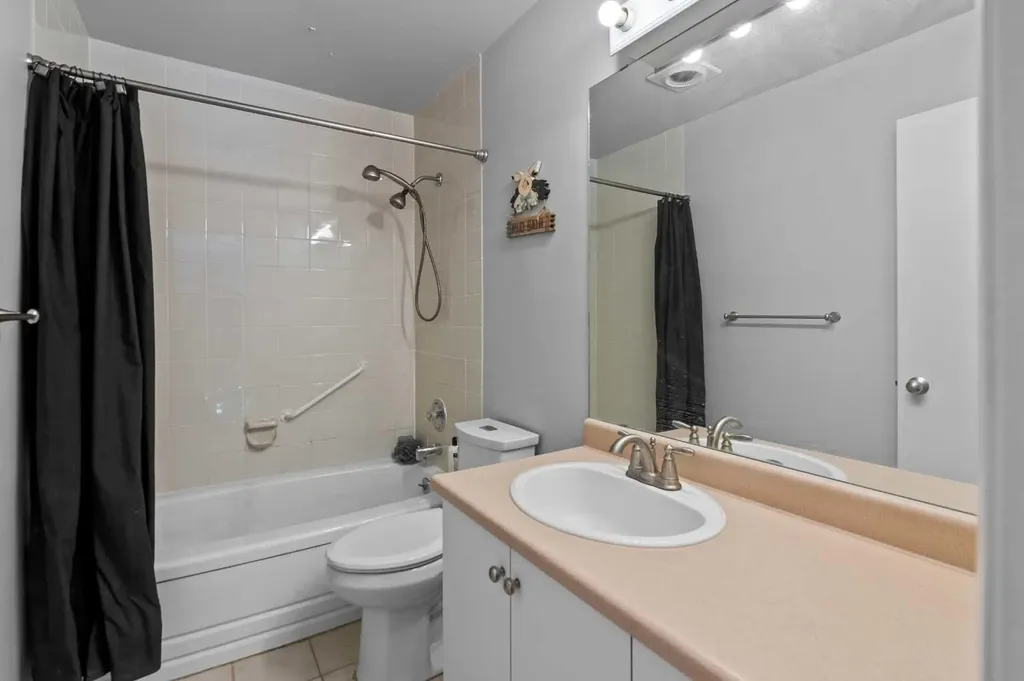3130 66 Avenue SW Calgary AB T3E 5K8