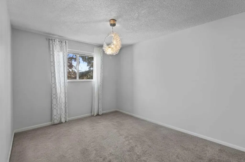 3130 66 Avenue SW Calgary AB T3E 5K8