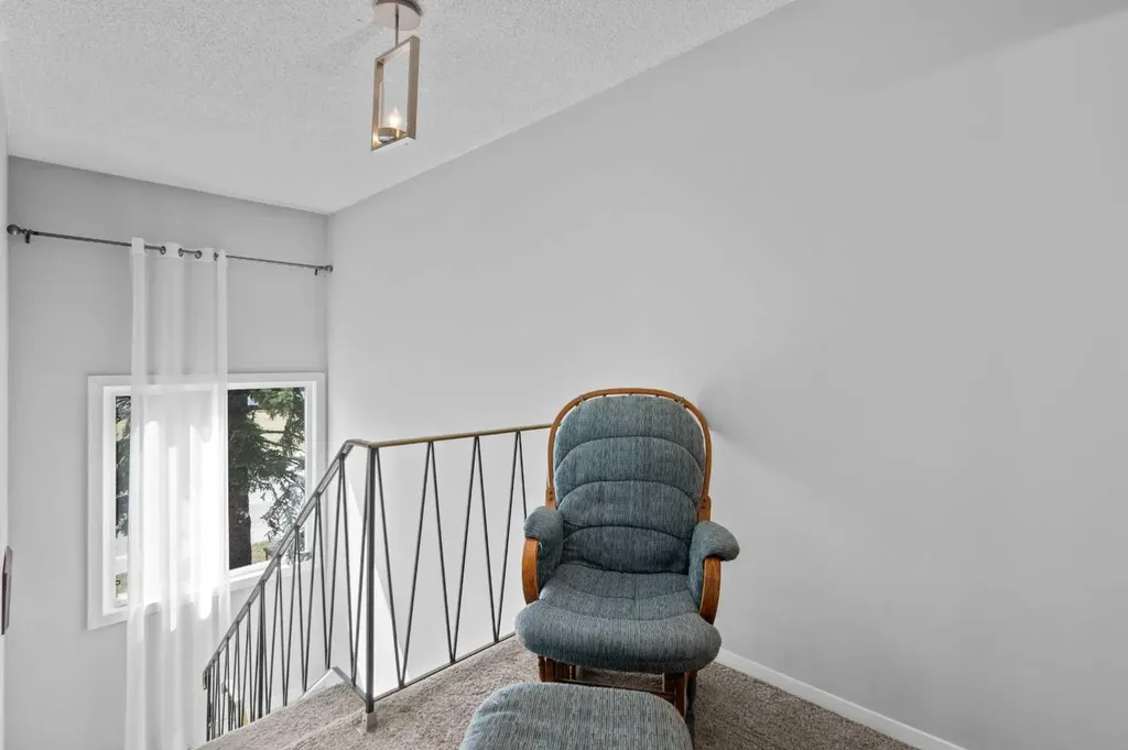 3130 66 Avenue SW Calgary AB T3E 5K8