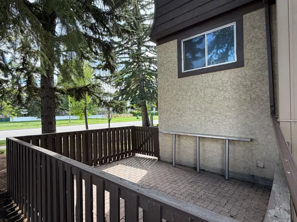 3130 66 Avenue SW Calgary AB T3E 5K8