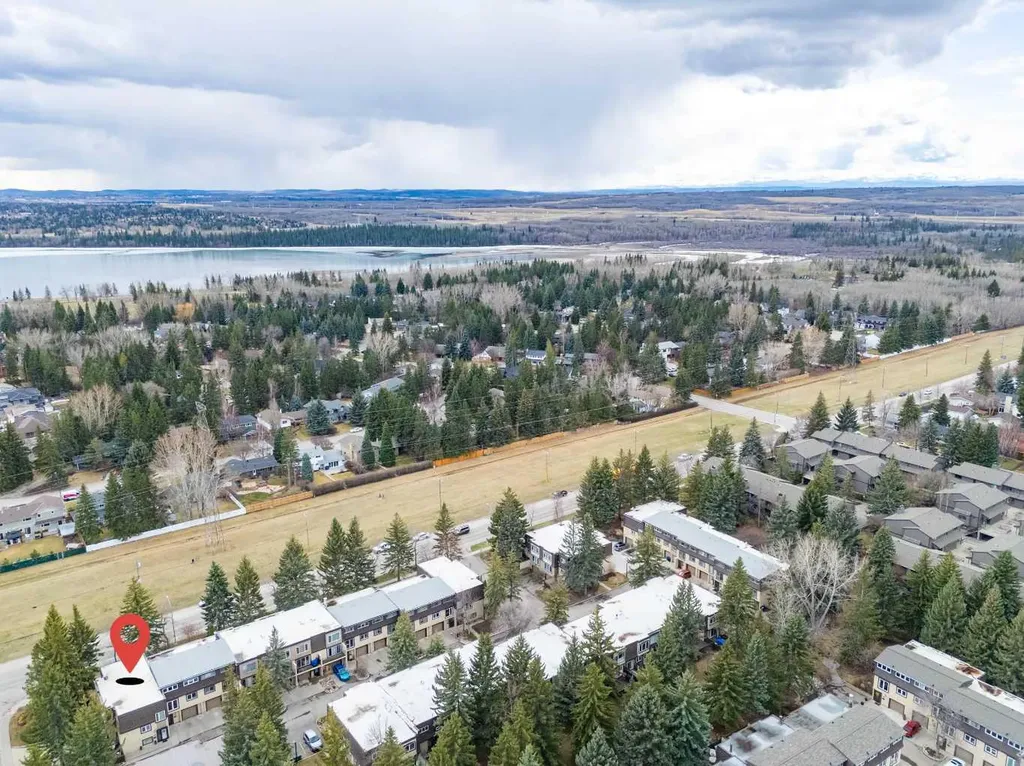 3130 66 Avenue SW Calgary AB T3E 5K8