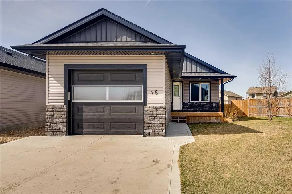 58 Ranchers Close Lacombe AB T4L 0B2