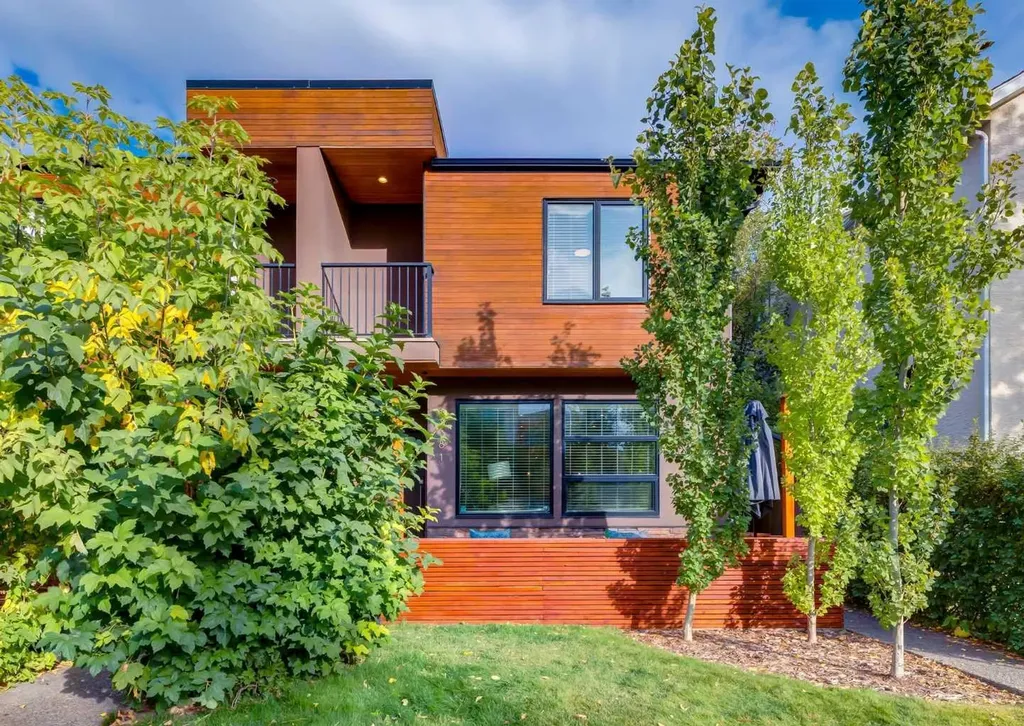 1938 33 Street SW Calgary AB T3E 2S5