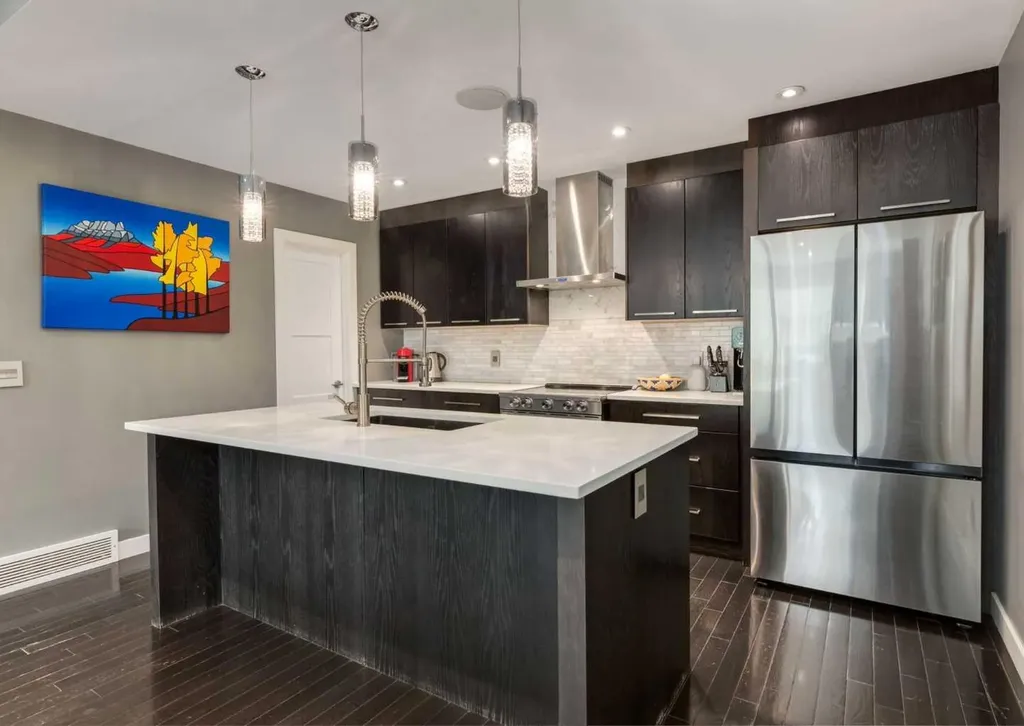 1938 33 Street SW Calgary AB T3E 2S5
