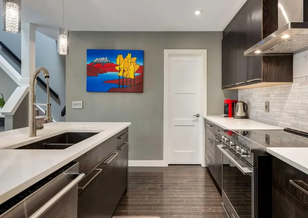1938 33 Street SW Calgary AB T3E 2S5