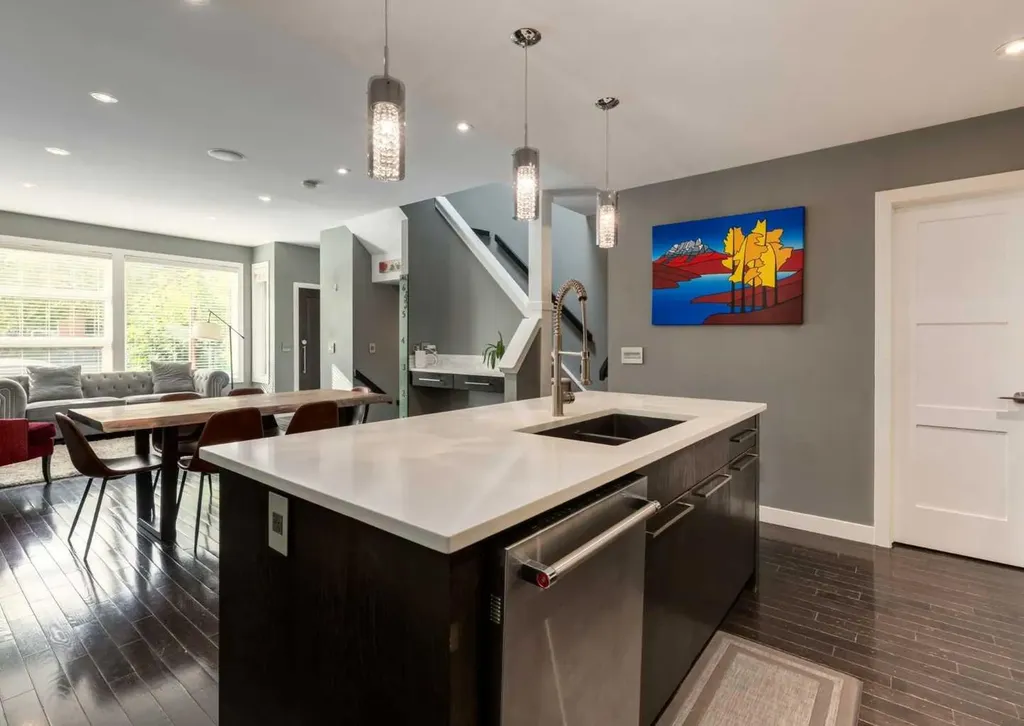 1938 33 Street SW Calgary AB T3E 2S5